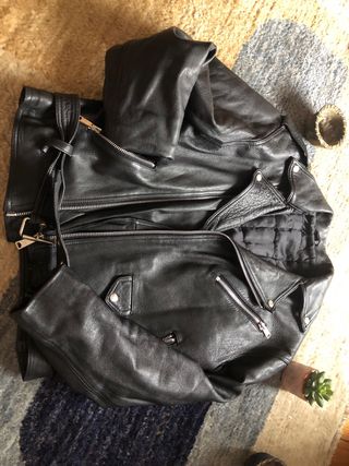 Larruzko biker beltza/Cazadora biker cuero negra