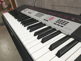 Teclado Casio CTK-1500 + patas de soporte