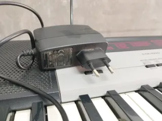 Teclado Casio CTK-1500 + patas de soporte