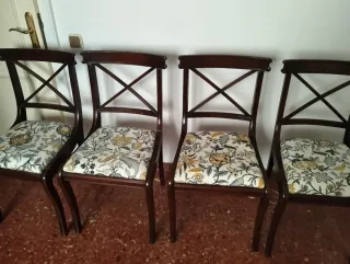 Juego de 4 sillas de comedor de madera