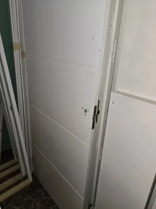 Marcos y puertas macizas interior blancas 4 líneas