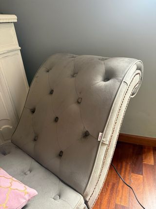 Divano Grigio in velluto e legno