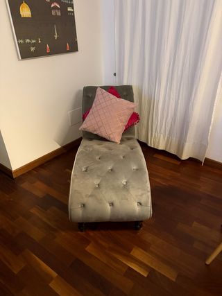 Divano Grigio in velluto e legno