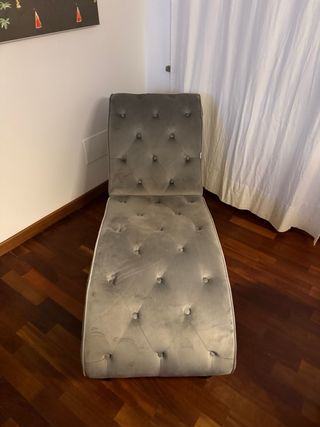 Divano Grigio in velluto e legno