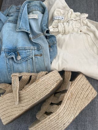 Lote Ropa: Chaqueta Vaquera y Pantalón Beige