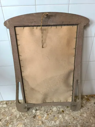 Marco antiguo de madera con retrato