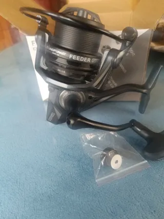 Carrete de pesca Feeder Confident
