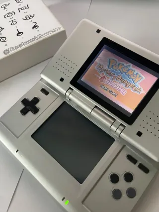 Nintendo DS Unown Argento