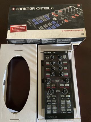 Controlador DJ Traktor Kontrol X1