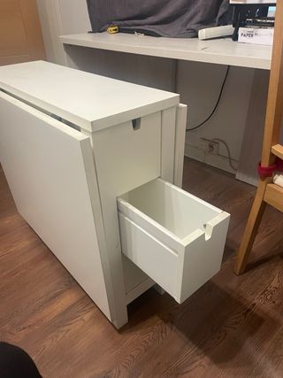 Mesa plegable blanca Ikea y 4 sillas a juego
