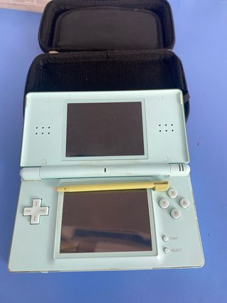 Nintendo DS Lite con 2 juegos