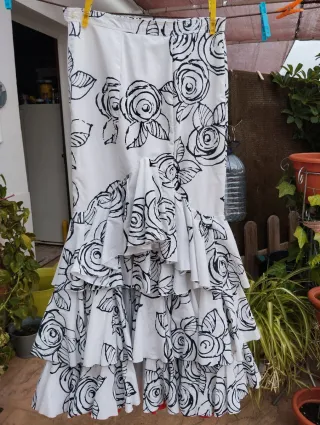 Falda flamenca lunares rojo y negro