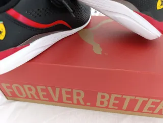 Zapatillas Puma Negras y Rojas.Ferray