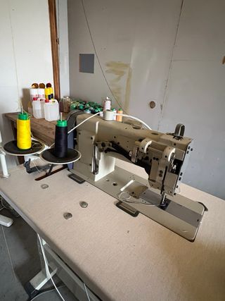 Máquina de coser industrial