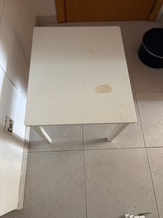 Mesa auxiliar blanca