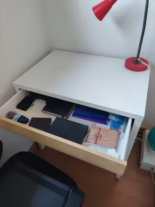 Escritorio Ikea Micke 73x50 + Silla + Lámpara