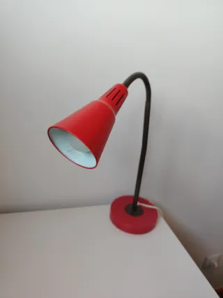 Escritorio Ikea Micke 73x50 + Silla + Lámpara