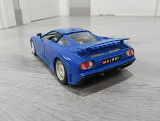 Bugatti 1/18 Burago Azul