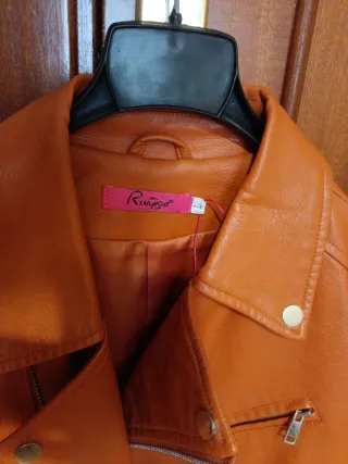 Cazadora efecto piel marrón