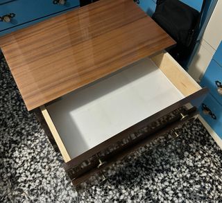 Mesita de noche de madera