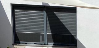 Persiana con motor WiFi