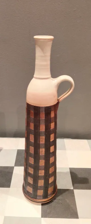 Estilizado jarrón de diseño de cerámica