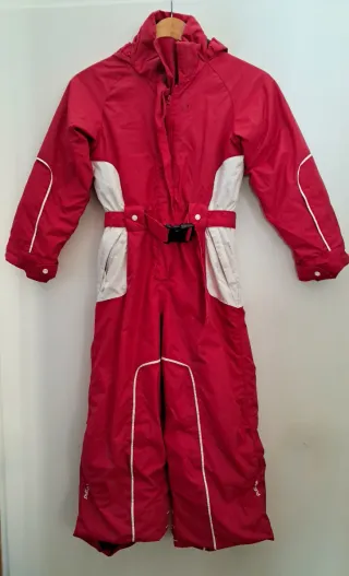 Mono de esquí rojo y blanco