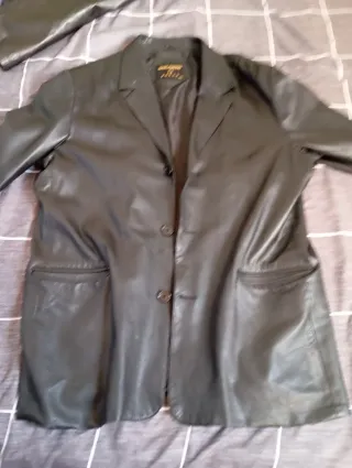 Chaqueta de piel nueva de trinca color negra talla