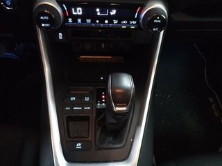 Toyota Rav4 2.5l 220H Advance 4WD