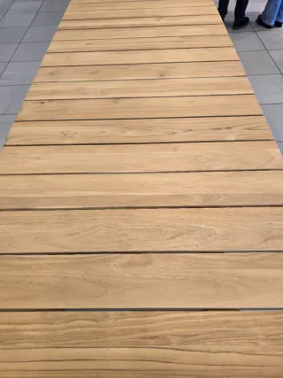 Mesa de madera interior/exterior precio negociable