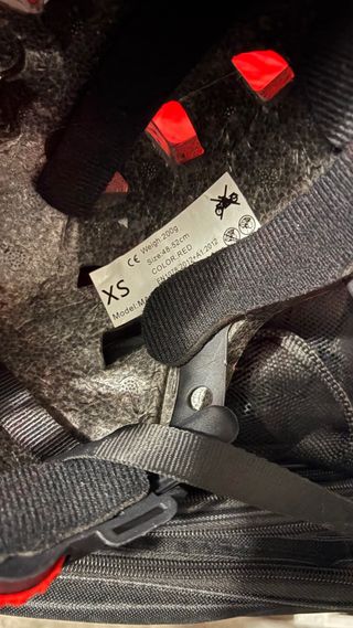 Se venden dos cascos infantiles.