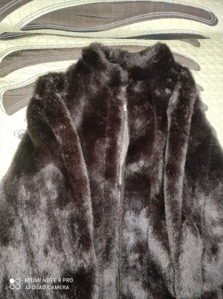 Abrigo de piel marrón