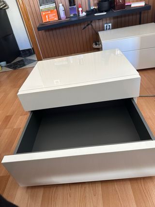 Mesitas de noche blancas