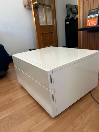 Mesitas de noche blancas