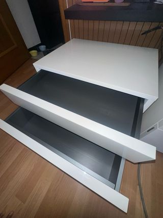 Mesitas de noche blancas