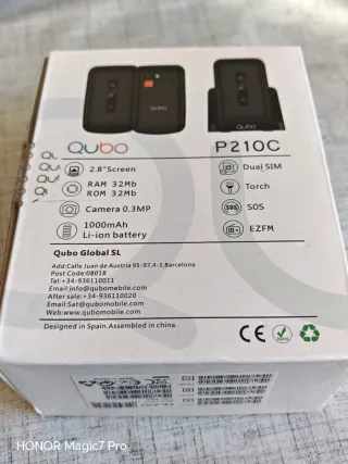 Teléfono Qubo P210C para personas mayores.