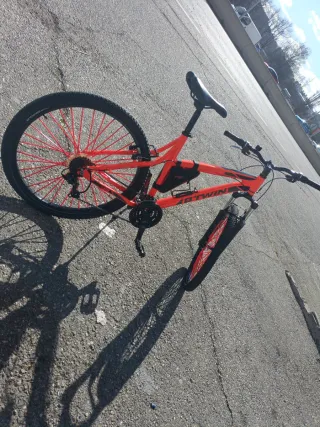 Bicicleta Naranja Ruedas Rojas Buen Estado