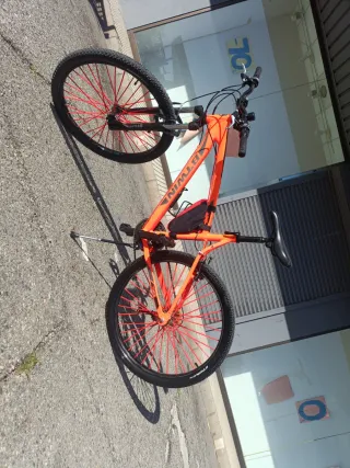 Bicicleta Naranja Ruedas Rojas Buen Estado