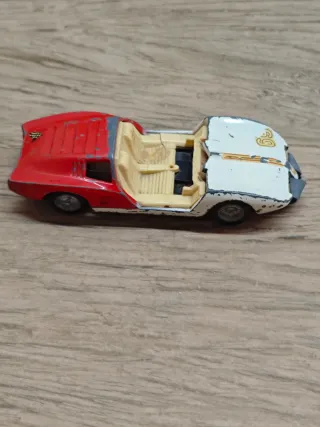 Coche antiguo de juguete