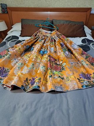 Traje de fallera color naranja