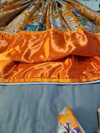 Traje de fallera color naranja