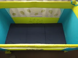 Cuna de viaje con colchón