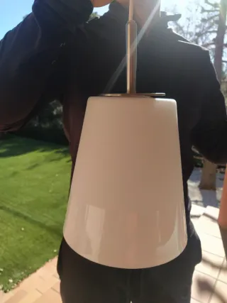 Lámparas colgantes de cristal y aluminio.