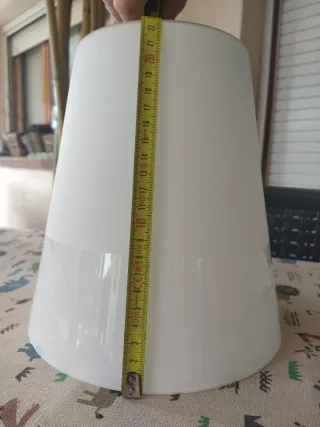 Lámparas colgantes de cristal y aluminio.