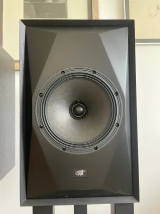 Altavoces MOFI Sourcepoint 8 con pies originales