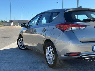Toyota Auris 2016