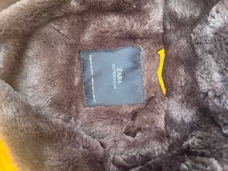 Chaqueta Zara Amarilla con Capucha