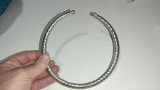 Collar plateado martillado