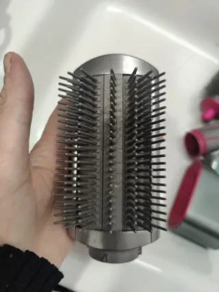 Moldeador Dyson Gris y Rosa