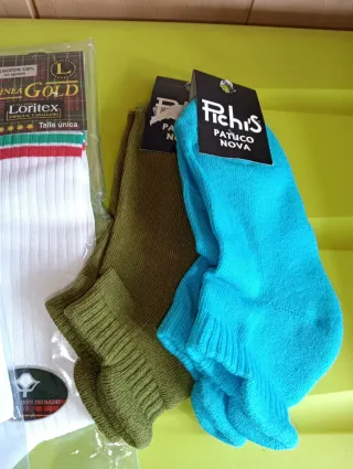 Lote 28 calcetines talla 41 y única.
